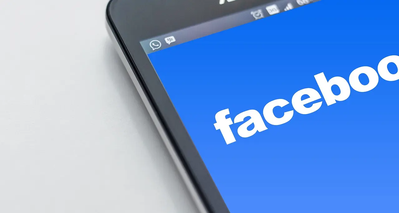 Ekrani sa analitikom za measure ROI automated social media kampanje